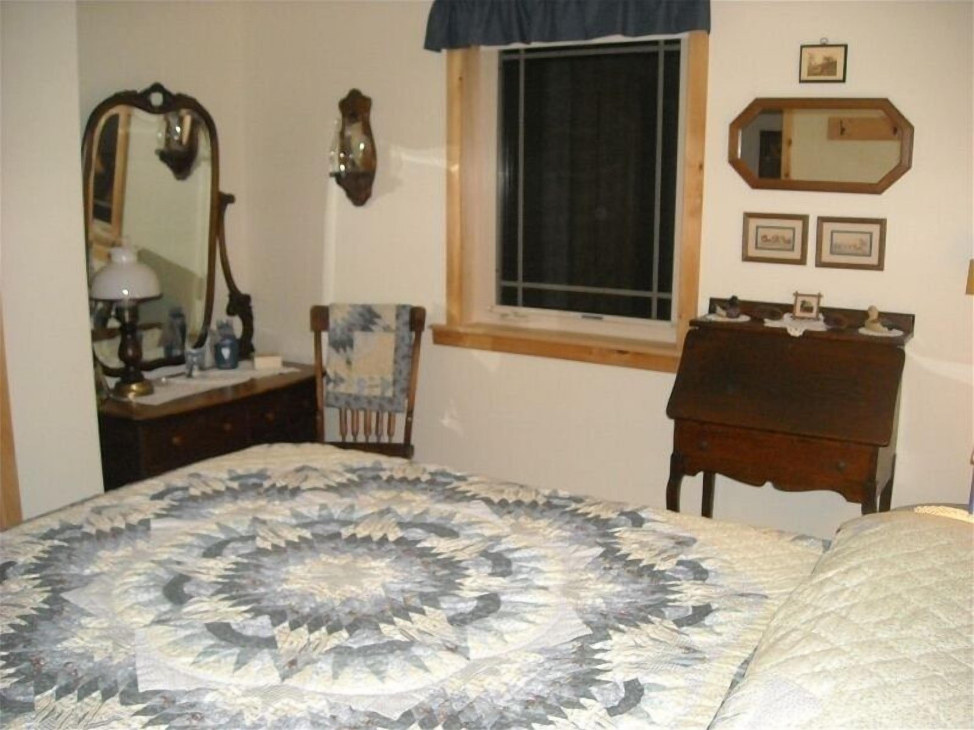 2 bedrooms, iron/ironing board, travel crib, free WiFi