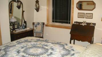 2 bedrooms, iron/ironing board, travel crib, free WiFi