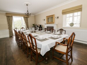 Cottage | Dining