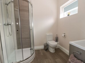 Cottage | Bathroom