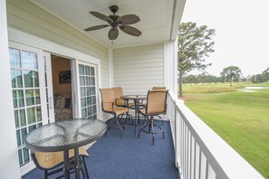 Condo, 2 habitaciones | Restaurante al aire libre