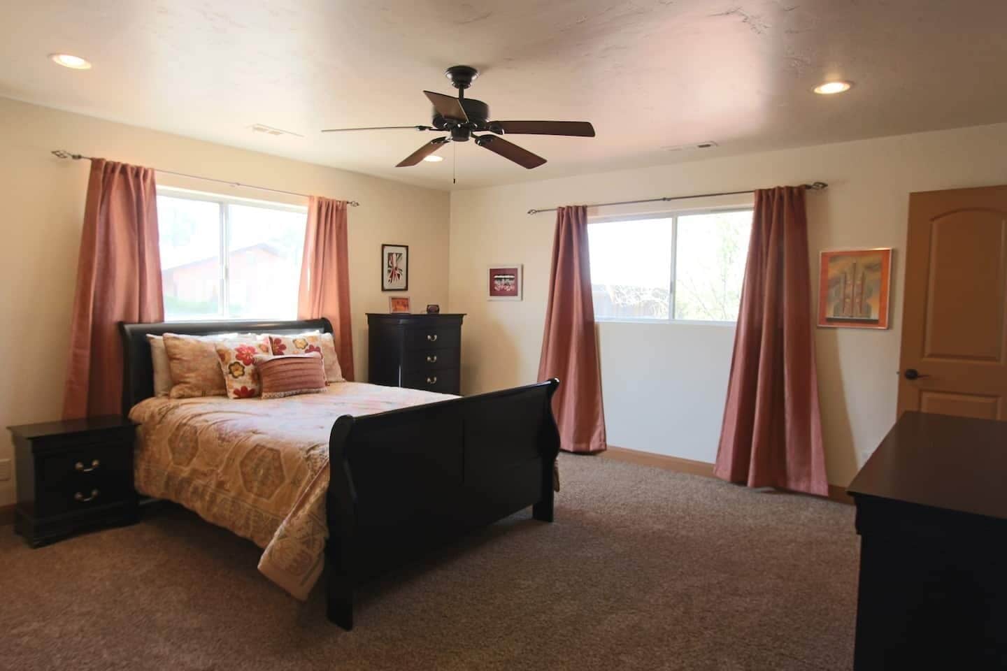 3 dormitorios, tabla de planchar con plancha, wifi gratis y ropa de cama