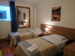 Twin Room | Desk, free WiFi, bed sheets - Hotel Paris Lima (Lima)