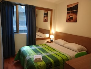 Single Room | Desk, free WiFi, bed sheets - Hotel Paris Lima (Lima)