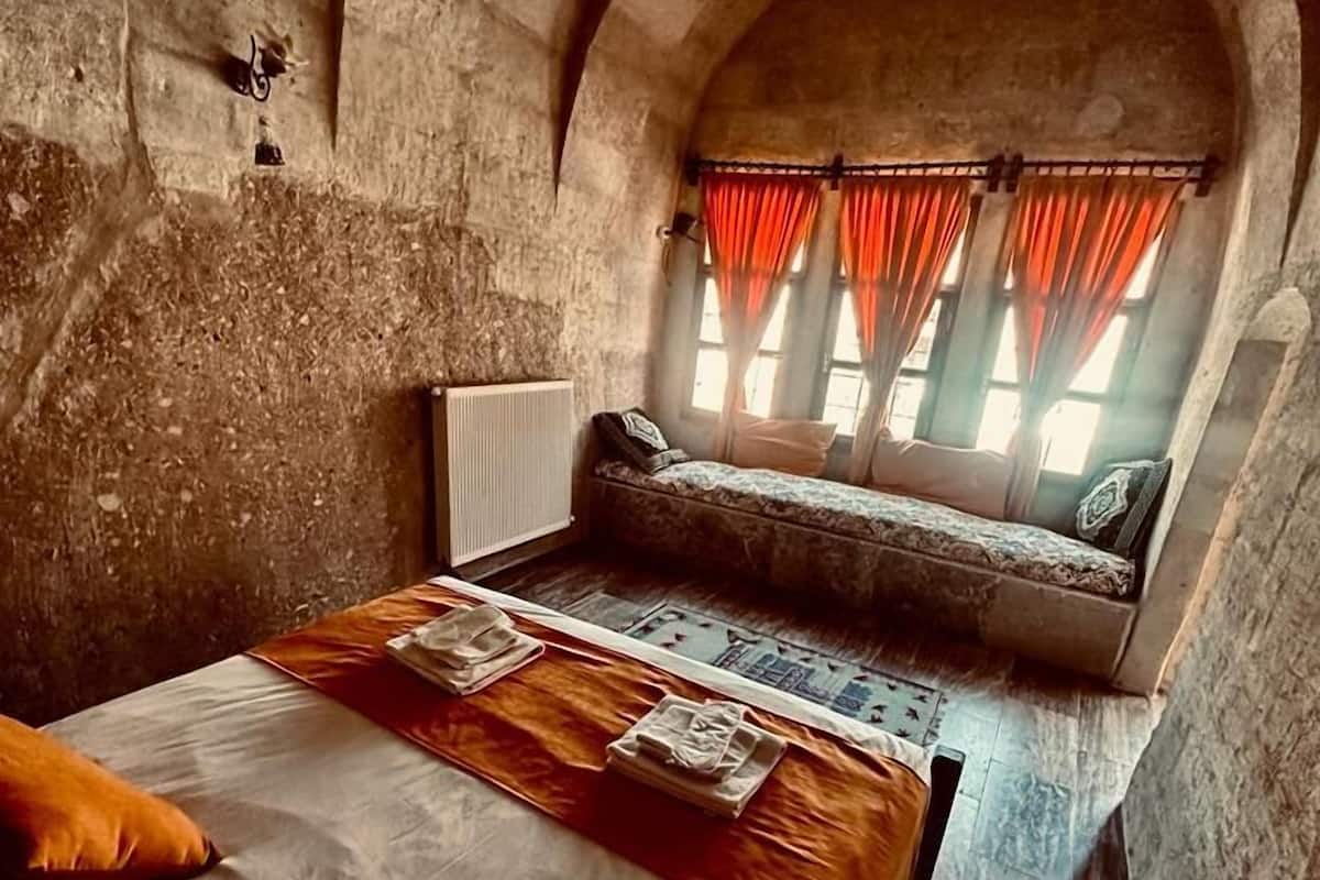 Deluxe Suit-6, Hamamli | 1 bedroom, Egyptian cotton sheets, premium bedding, minibar