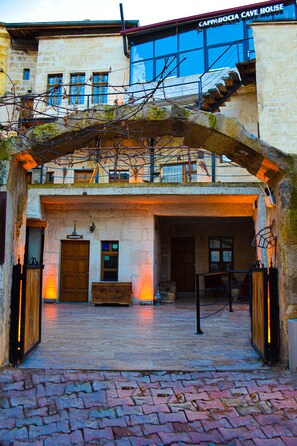 Façade de l’hébergement - soirée/nuit