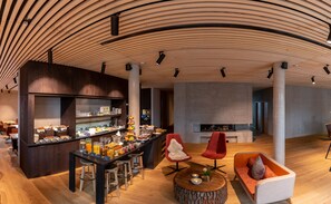 每日供应自助式早餐(每人 EUR 25.00)