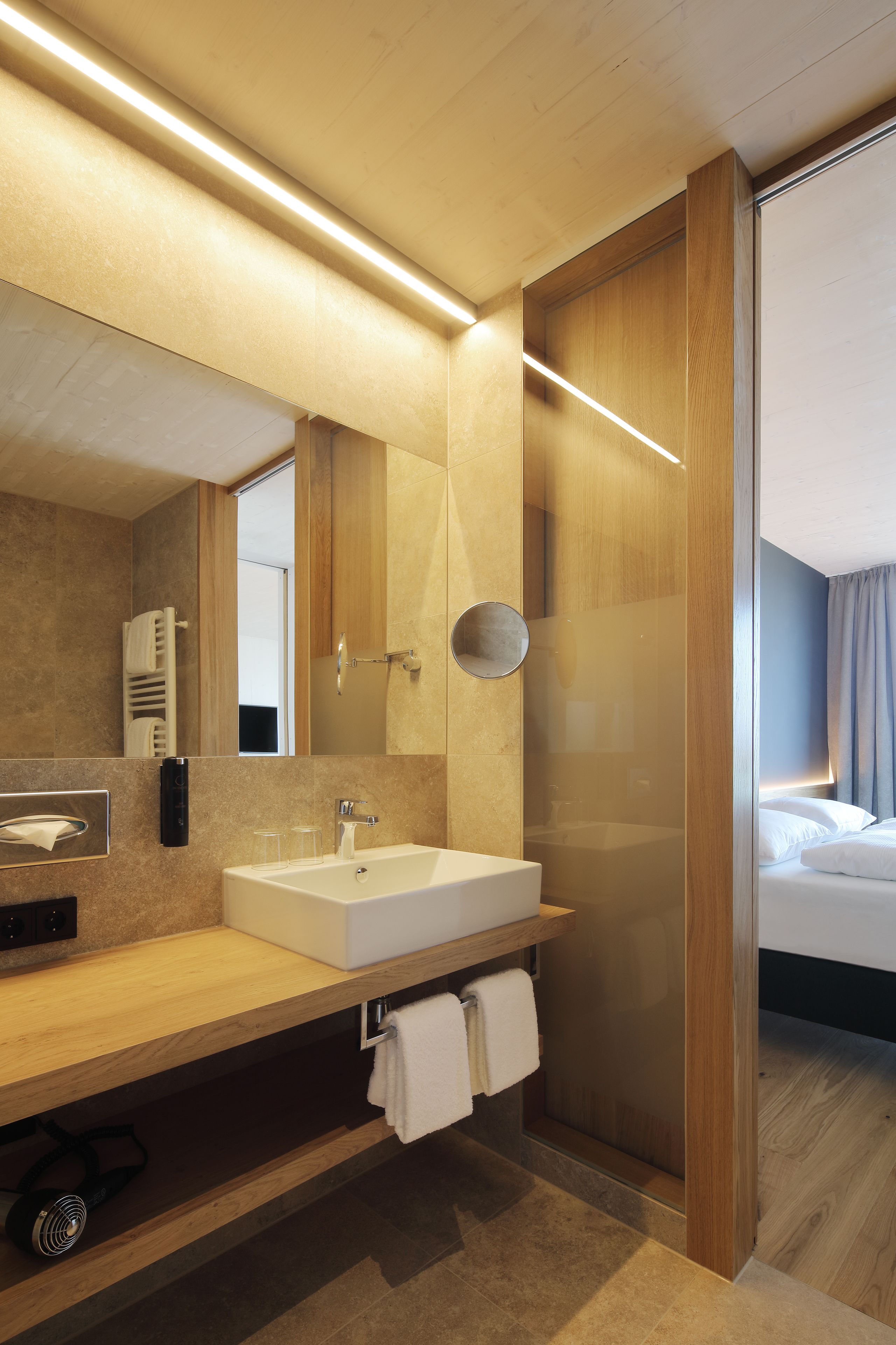 junior suite | bathroom | shower, free toiletries, hair dryer, towels