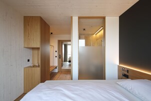 客房 (PURE) | 客房内保险箱、办公桌、隔音、折叠床/加床（额外收费）