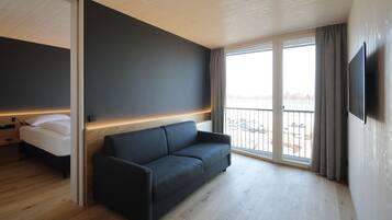 Junior suite | Een kluis op de kamer, een bureau, geluiddichte muren