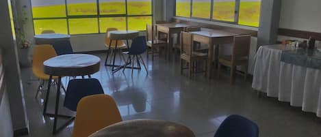 每日供应当地美食早餐(需付费)