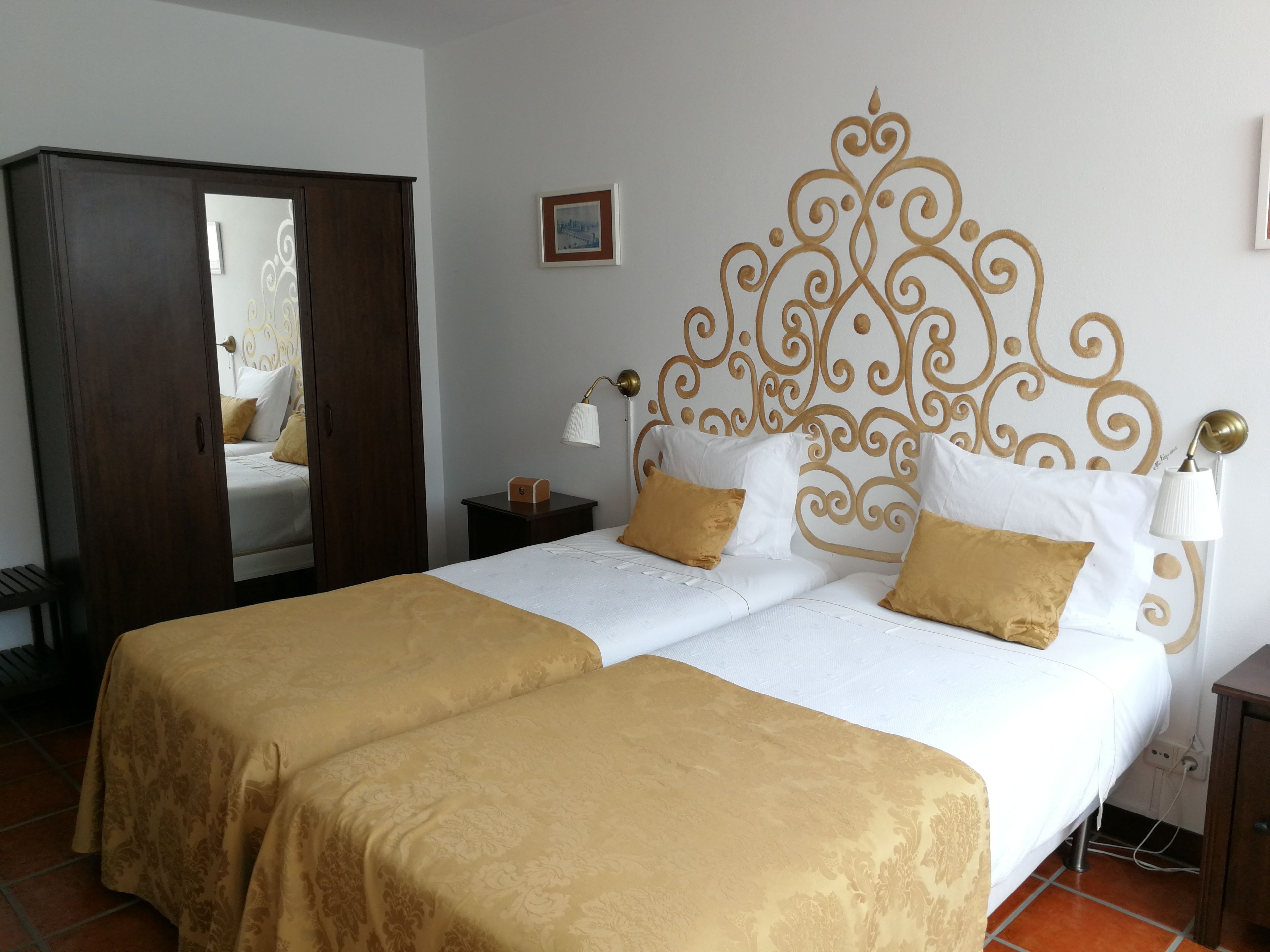 Phòng 2 giường đơn trung tâm thành phố, 2 giường đơn, phòng tắm riêng | Trang trí khác biệt, bàn, màn/rèm cản sáng, phòng cách âm 