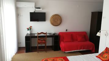 City Twin Room, 2 Twin Beds, Private Bathroom | Desk, blackout drapes, soundproofing, iron/ironing board