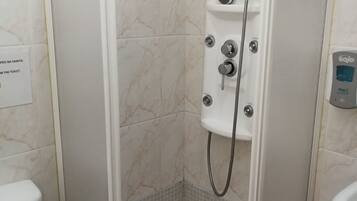 City Twin Room, 2 Twin Beds, Private Bathroom | Bathroom | Shower, free toiletries, hair dryer, towels