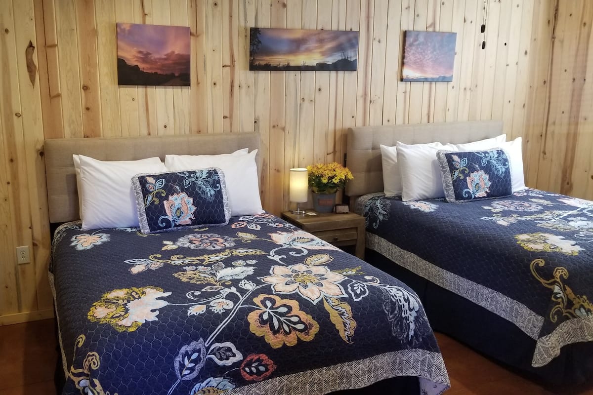 Cabin 4 | Individually decorated, individually furnished, free WiFi, bed sheets