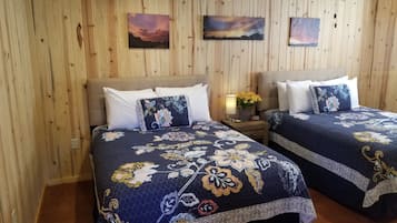 Cabin 4 | Individually decorated, individually furnished, free WiFi, bed sheets