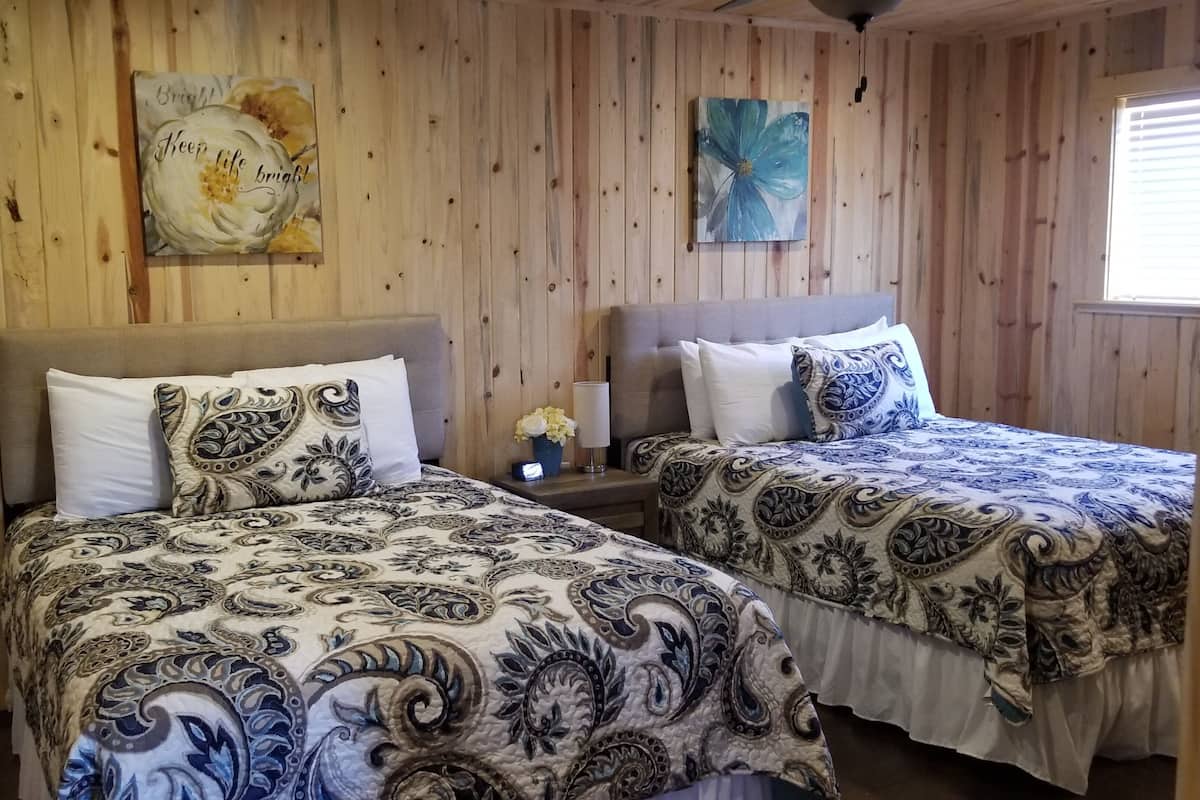 Cabin 10 | Individually decorated, individually furnished, free WiFi, bed sheets