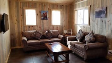 小屋, 2 張加大雙人床 | 客廳 | 40 吋平面電視連衛星電視頻道、電視、加熱地板
