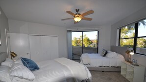 Unclassified image, 5 of 10, button - 3 Bedroom Condo (Scottsdale)