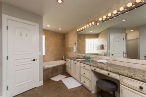House, 4 Bedrooms, Non Smoking | Bathroom | Free toiletries, hair dryer, towels