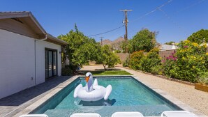 Outdoor pool - Entertainment District Villa (Scottsdale)