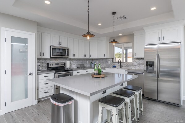 Villa, 4 Bedrooms, Non Smoking | Private kitchen | Full-sized fridge, microwave, oven, stovetop - Old Town 4 Bedroom (Scottsdale)