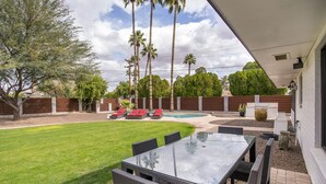 BBQ/picnic area - 4 Bedroom Home Old Town (Scottsdale)