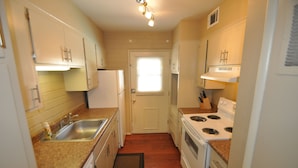 Condo, 1 Bedroom, Non Smoking | Private kitchen | Full-size fridge, oven, stovetop, dishwasher - 1 Bedroom Old Town (Scottsdale)