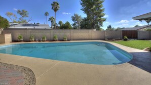 Outdoor pool - 1 Bedroom Old Town (Scottsdale)