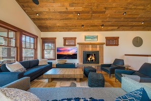 House, 4 Bedrooms, Non Smoking | Living area