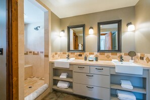 House, 4 Bedrooms, Non Smoking | Bathroom