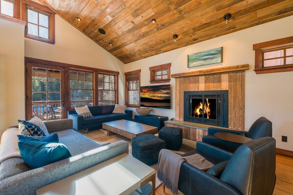 Hus, 4 soverom, ikke-røyk | Oppholdsområde | Flatskjerm-TV