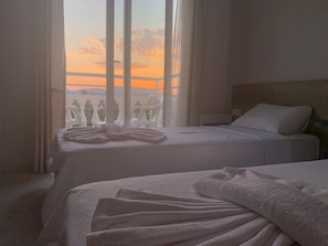 In-room safe, blackout curtains, soundproofing, free WiFi - Kaizen Gate Hotel (Fethiye)