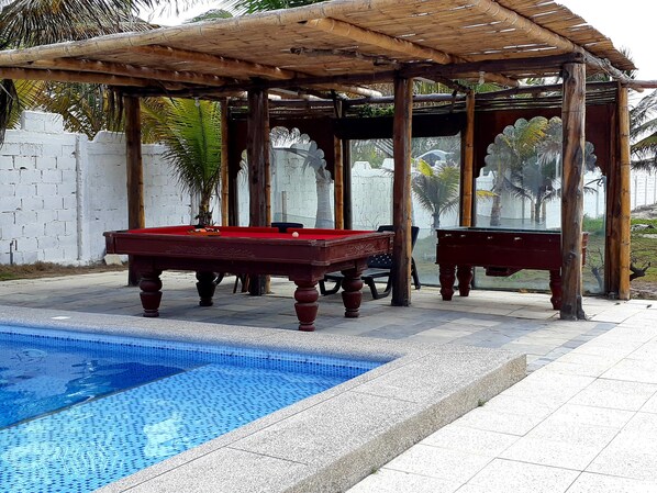 32-inch flat-screen TV with cable channels, TV