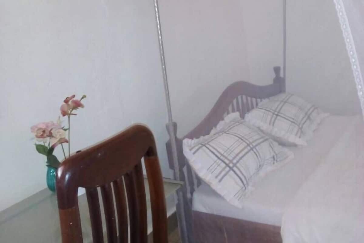1 chambre, minibar, coffre-fort, fer et planche Ă repasser