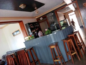 Bar (on property) - Rena Akasha Establishments (Kyenjojo)