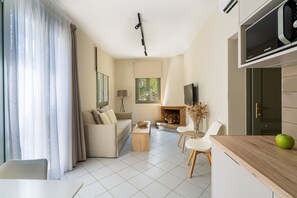 Standard Villa, Sea View, Ground Floor (#2) | Living area | 30-inch flat-screen TV with satellite channels, TV - Blue View Villas (Hersonissos)