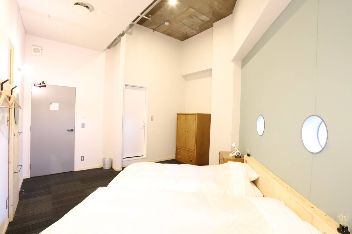 WiFi (free), bed sheets