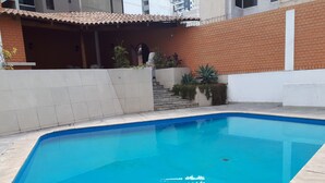 Outdoor pool - Black Shark Apartments (Lima)