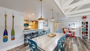 Dining - Well Updated with Beach Contemporary Decor -- Welcome to the Beach! (Hilton Head)