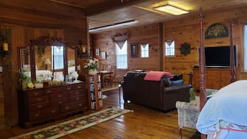 Suite (The Carriage) | Living area