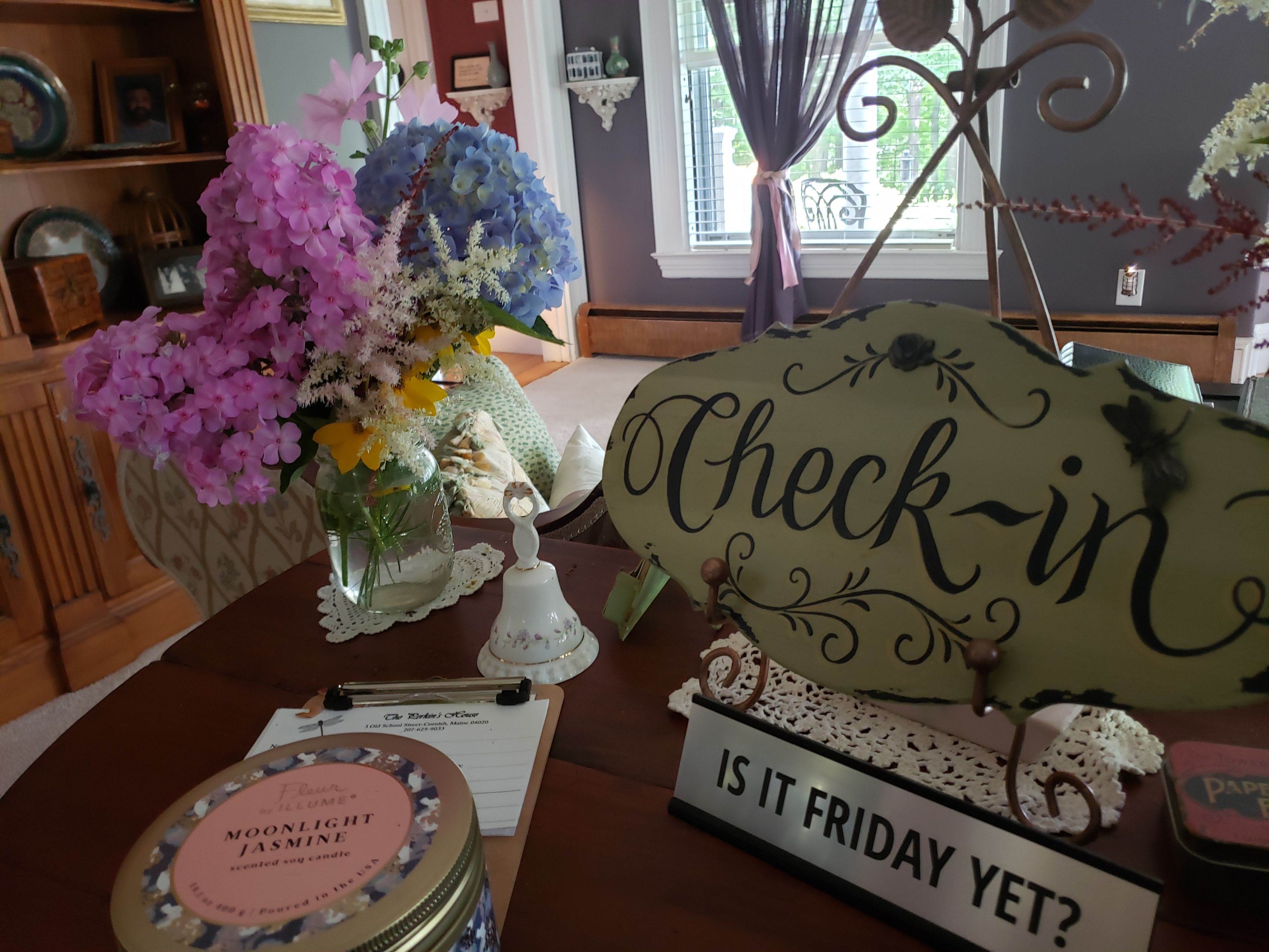 Mostrador de check-in y check-out