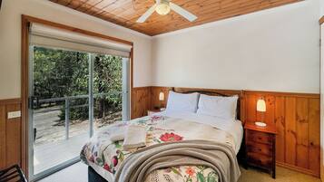 3 bedrooms, iron/ironing board, bed sheets