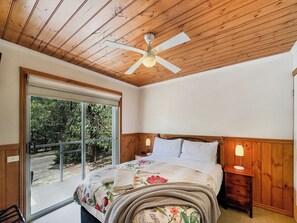 3 bedrooms, iron/ironing board, bed sheets