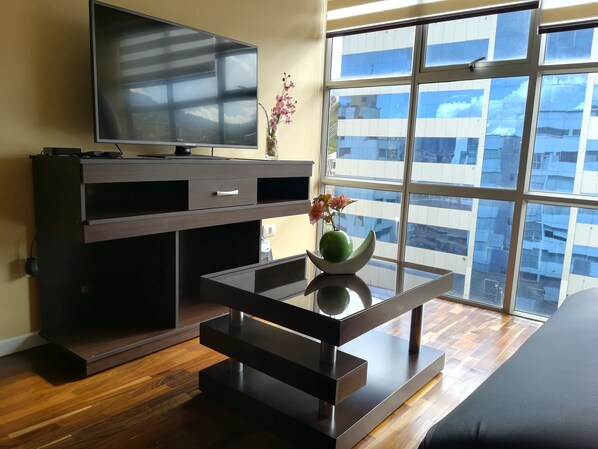 Comfort Apartment, 1 Bedroom, Bathtub | Living area | Flat-screen TV - Meraki (La Paz)