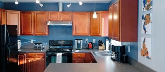 Appartement met 2 slaapkamers in een rustige straat in de buurt van de groene gordel van Campbell Creek