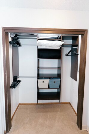 Interior - O'Malley View- private unit on quiet street near Campbell Creek greenbelt (Anchorage)