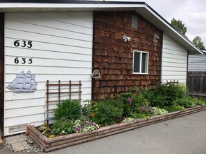 Exterior detail - O'Malley View- private unit on quiet street near Campbell Creek greenbelt (Anchorage)