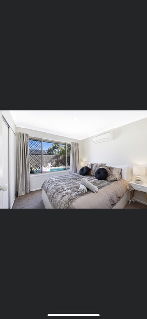 4 bedrooms, desk, iron/ironing board, travel crib