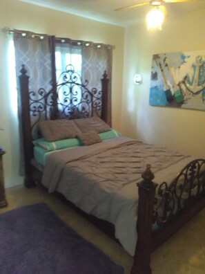 1 chambre, coffres-forts dans les chambres, fer et planche à repasser